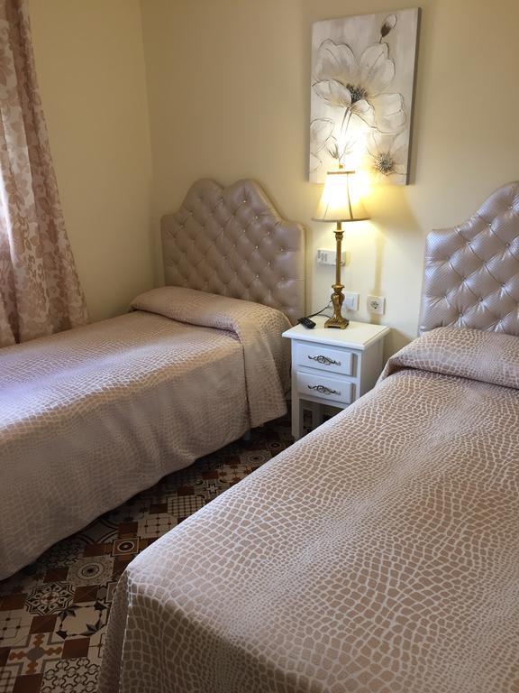 Hostal Lojo Конил-де-ла-Фронтера Екстериор снимка