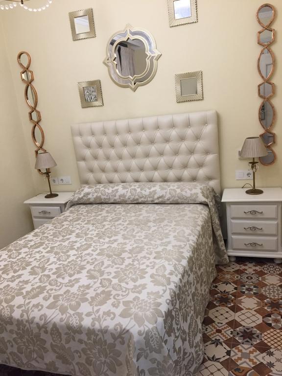 Hostal Lojo Конил-де-ла-Фронтера Екстериор снимка