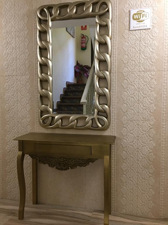 Hostal Lojo Конил-де-ла-Фронтера Екстериор снимка