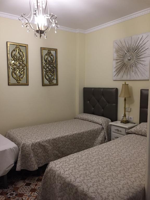 Hostal Lojo Конил-де-ла-Фронтера Екстериор снимка