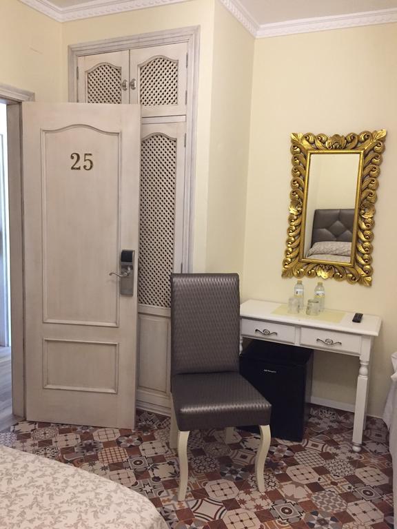 Hostal Lojo Конил-де-ла-Фронтера Екстериор снимка