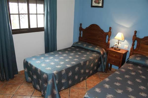 Hostal Lojo Конил-де-ла-Фронтера Екстериор снимка