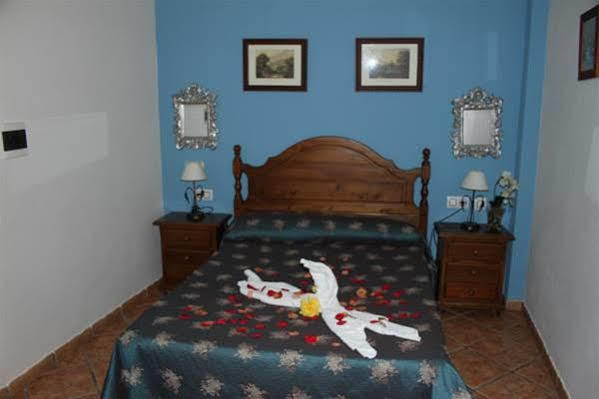 Hostal Lojo Конил-де-ла-Фронтера Екстериор снимка